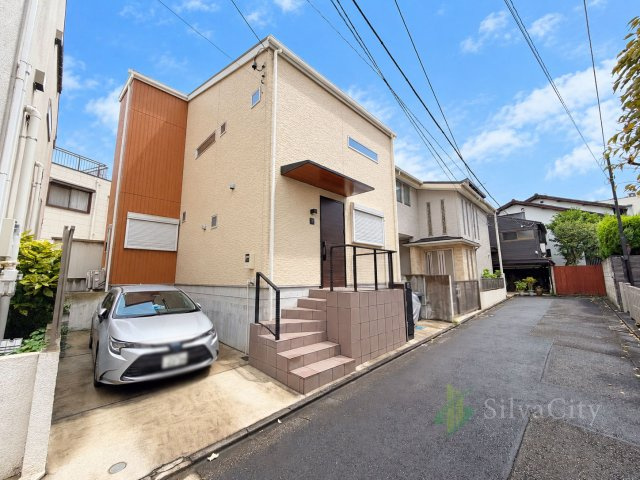 品川区旗の台6丁目の外観|角度を変えて撮影した外観。建物の形状や隣接する建物との距離感など、現地の様子が伝わります。