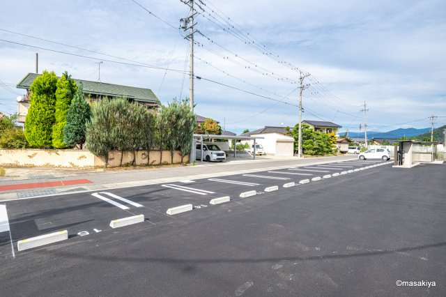 アラモードの駐車場