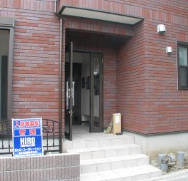 ラルゴのエントランス|建物の内部です
