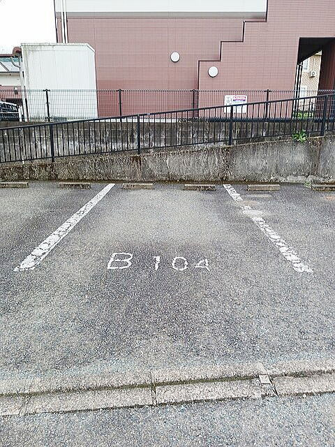 プリオール実丸Bの駐車場|カースペースがあります