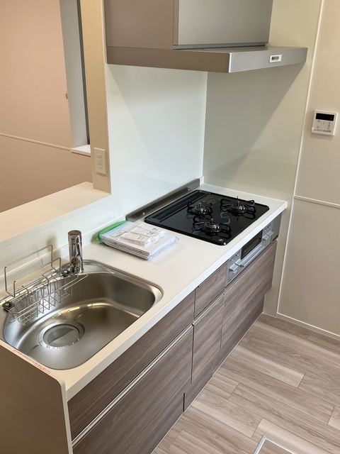Villa Feliceのキッチン|★ガス３口システムキッチン★グリル付き★