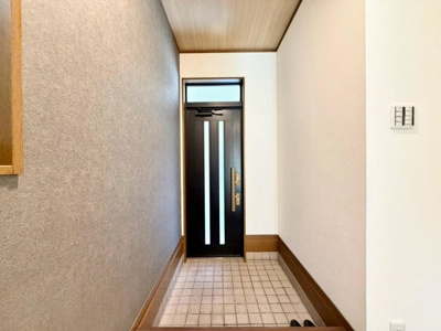 【玄関】 | 南旅篭町西２丁　中古戸建 | 【玄関】
ゆとりの玄関ですよ！シューズボックス置けば、散らかりがちな玄関も片付きますね！