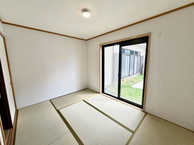 【和室】 | 南旅篭町西２丁　中古戸建 | 全居室６帖以上☆どのお部屋でものびのびお過ごしいただけますよ！