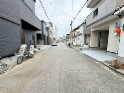 【前面道路含む現地写真】 | 南旅篭町西２丁　中古戸建 | 前面道路約６ｍ！運転が苦手な方も安心ですね！