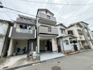 【前面道路含む現地写真】 | 南旅篭町西２丁　中古戸建 | ２面採光のお部屋ございます！明るい室内は、風通しも良く、大変居心地の良い空間となっております♪爽やかな風を感じて起きる朝は、快適生活の始まりに！