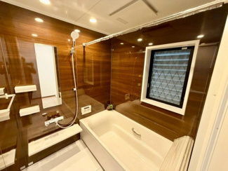 【浴室】 | 南旅篭町西２丁　中古戸建 | ゆったりとくつろげる綺麗な浴室ですよ！時間短縮でシャワーだけの方も多いですが、一日の疲れを癒すため湯船に浸かれば心身ともにリラックスできますね♪