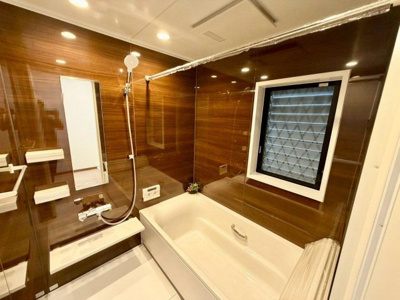 【浴室】 | 南旅篭町西２丁　中古戸建 | ゆったりとくつろげる綺麗な浴室ですよ！時間短縮でシャワーだけの方も多いですが、一日の疲れを癒すため湯船に浸かれば心身ともにリラックスできますね♪
