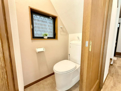 【トイレ】 | 南旅篭町西２丁　中古戸建 | 温水便座洗浄便座ですので、寒い日も温かい便座で安心して使用していただけますよ！