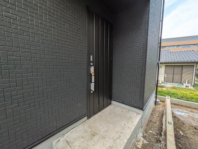 八王子市　万町　新築一戸建ての玄関|～玄関は安心のWロックキーを採用～