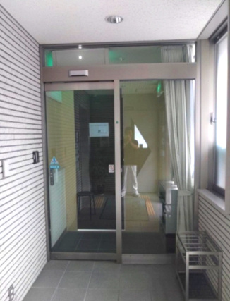 白梅町ＭＣビルのエントランス