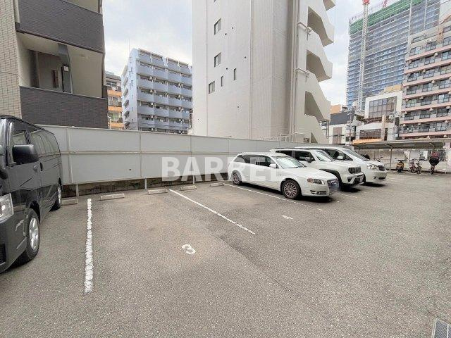 エグゼ北大阪の駐車場