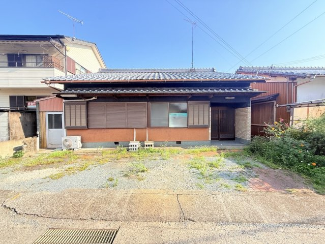 上富田町朝来_平屋戸建て賃貸物件の駐車場