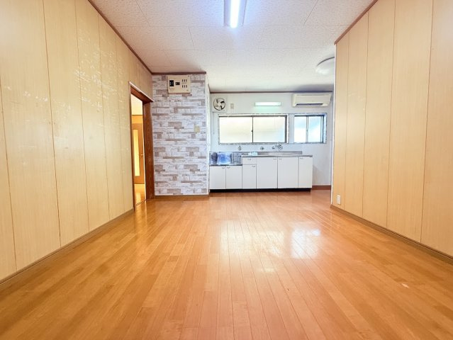 上富田町朝来_平屋戸建て賃貸物件の居間・リビング