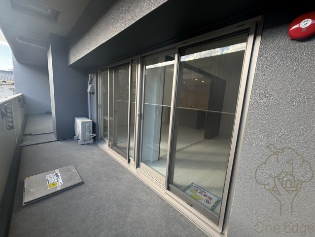 ラフィネール大阪十三のバルコニー