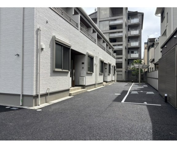 フォレストメゾン梅小路の駐車場