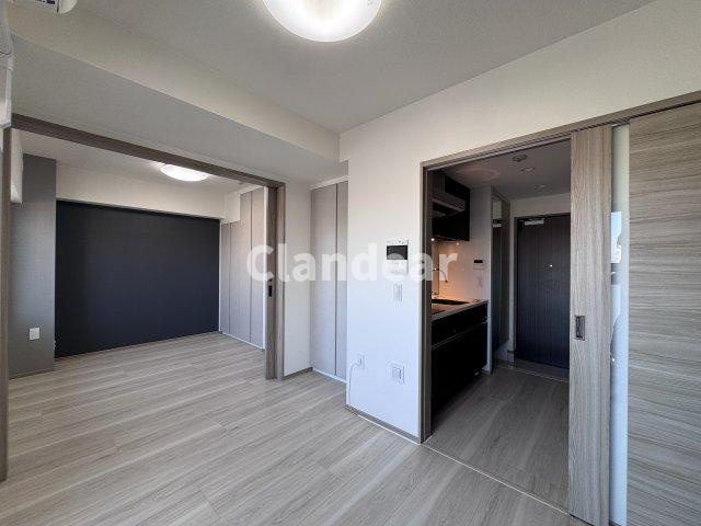 パレステージ六町Ⅳの居間・リビング|ドキドキの新生活も、安心してスタート。ぴったりの住まいを見つけませんか？クランディアが一緒に住まい選びをサポートします‼　まずは、お気軽にお問合せください　＃クランディア