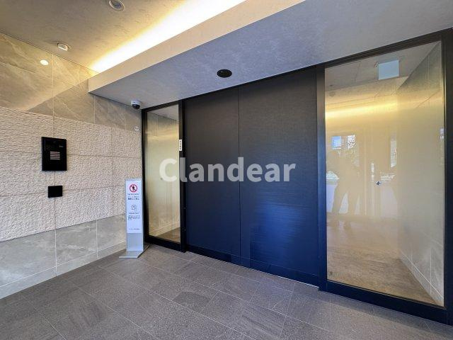 パレステージ六町Ⅳのエントランス|ドキドキの新生活も、安心してスタート。ぴったりの住まいを見つけませんか？クランディアが一緒に住まい選びをサポートします‼　まずは、お気軽にお問合せください　＃クランディア