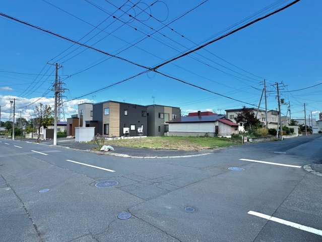 稲穂1条5丁目　住宅用地2区画の前面道路含む現地写真
