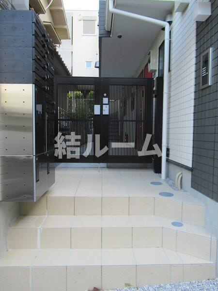 練馬区貫井１丁目のアパートのエントランス