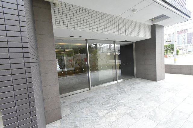 レゾナンス西宮北口のエントランス