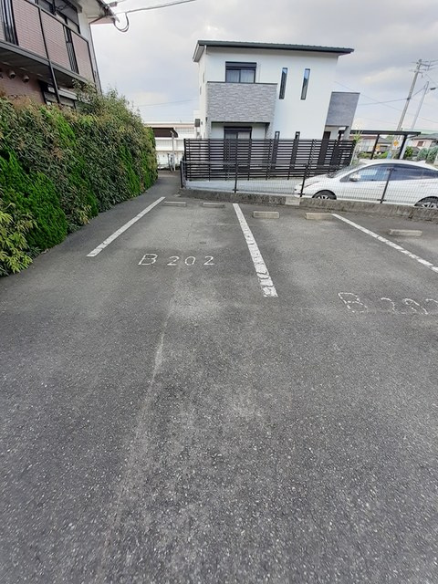 プリオール実丸Bの駐車場|駐車場に車を止められます