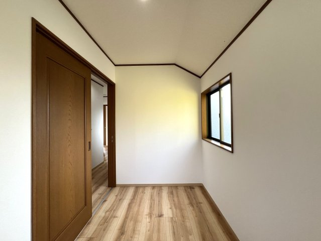 これはイイですね。全室南向きで明るく通風がとてもとても良い！！カースペースもゆとりがあります◎その上駅距離が徒歩４分ときたらもう...誰が見てもGOODな『旭区柏町』リフォーム戸建の収納|収納スペース豊富です