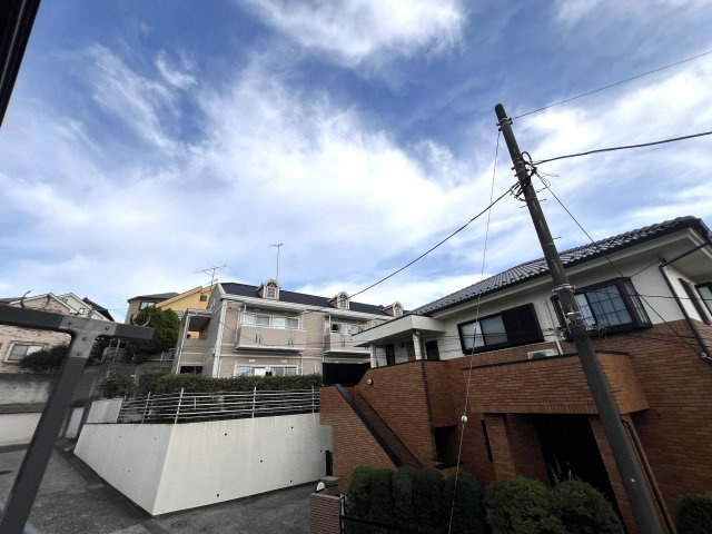 これはイイですね。全室南向きで明るく通風がとてもとても良い！！カースペースもゆとりがあります◎その上駅距離が徒歩４分ときたらもう...誰が見てもGOODな『旭区柏町』リフォーム戸建の展望
