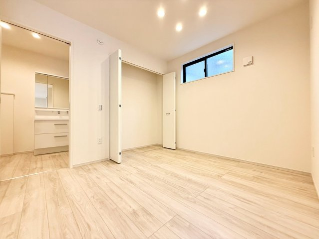 三鷹市井口5丁目　新築戸建　全4棟の居間・リビング|2026.09.25撮影

現地ご見学希望・資料請求などお気軽にお問い合わせ下さい！
03-5990-5201