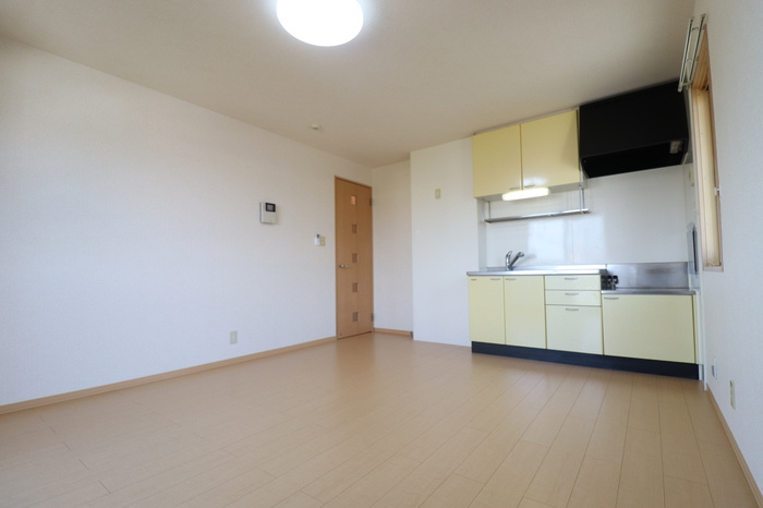 熊本市南区島町２丁目のアパートの居間・リビング