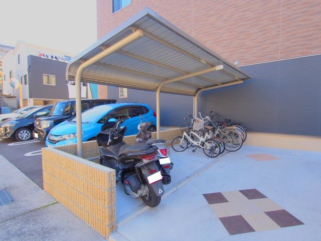 フリシュIの駐車場