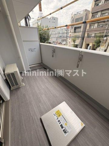 セレニテ難波西アリエのバルコニー