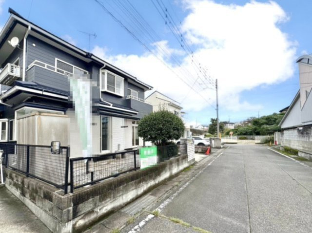【中古戸建】前橋市茂木町の外観|外観｜前面道路が広く見渡しが良いので、車の安全確認もばっちり！