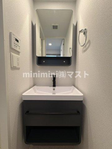 セレニテ難波西アリエの洗面所