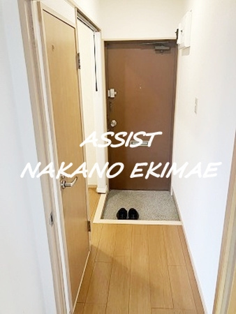 クリスタル山内の玄関