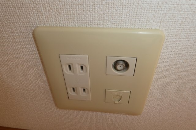 アベニール弐番館の設備|TVジャック・電話モジュラー