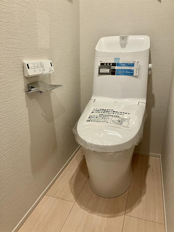 第一アパートのトイレ|ゆったりとした空間のトイレです