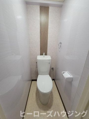 【トイレ】 | ゼフィールサカ | ※同タイプの写真となり、実際のお部屋とは異なる場合があります
