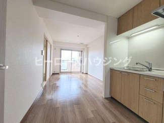 【居間・リビング】 | ゼフィールサカ | ※同タイプの写真となり、実際のお部屋とは異なる場合があります