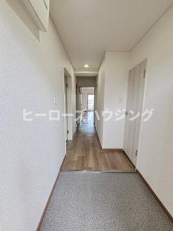 【玄関】 | ゼフィールサカ | ※同タイプの写真となり、実際のお部屋とは異なる場合があります