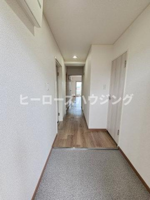 【玄関】 | ゼフィールサカ | ※同タイプの写真となり、実際のお部屋とは異なる場合があります