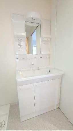 マンション雅叙苑１号棟の独立洗面台