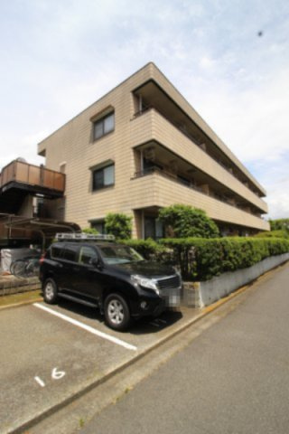 ハイツ城山の駐車場