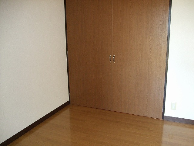 ハイツ城山の寝室