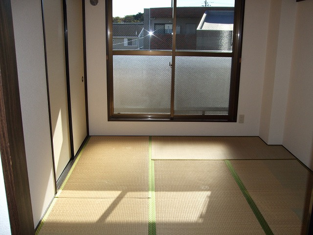 ハイツ城山の和室