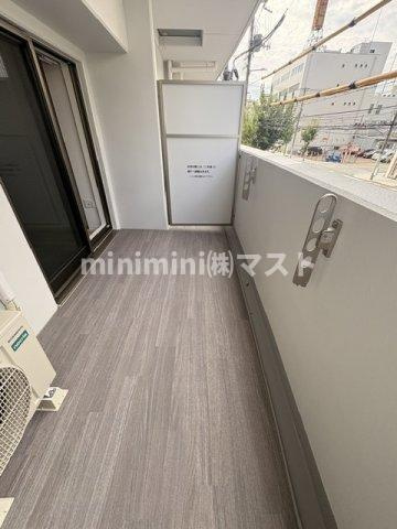 セレニテ難波西アリエのバルコニー
