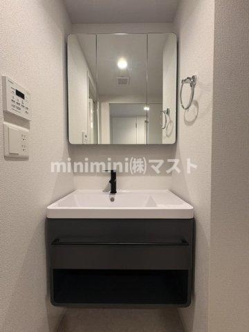 セレニテ難波西アリエの洗面所