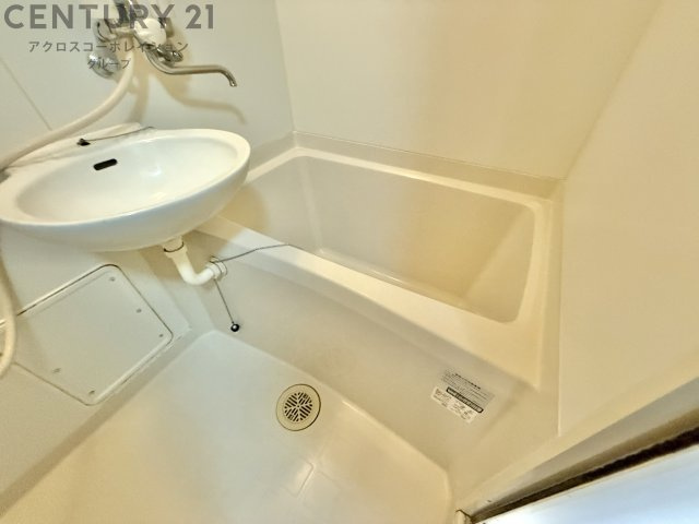 シンプルで機能的なユニットバスです♪