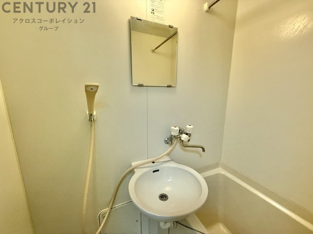 浴室内に洗面台が付いています！