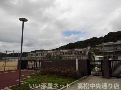 【周辺】 | カサ・デ・ルーエ | 三豊市立山本小学校まで1100m