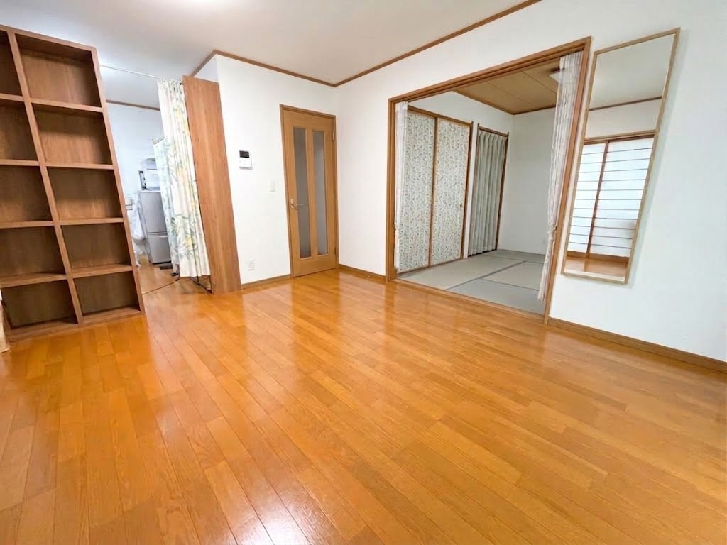 取手市紫水　中古戸建ての居間・リビング|※空室イメージ写真です